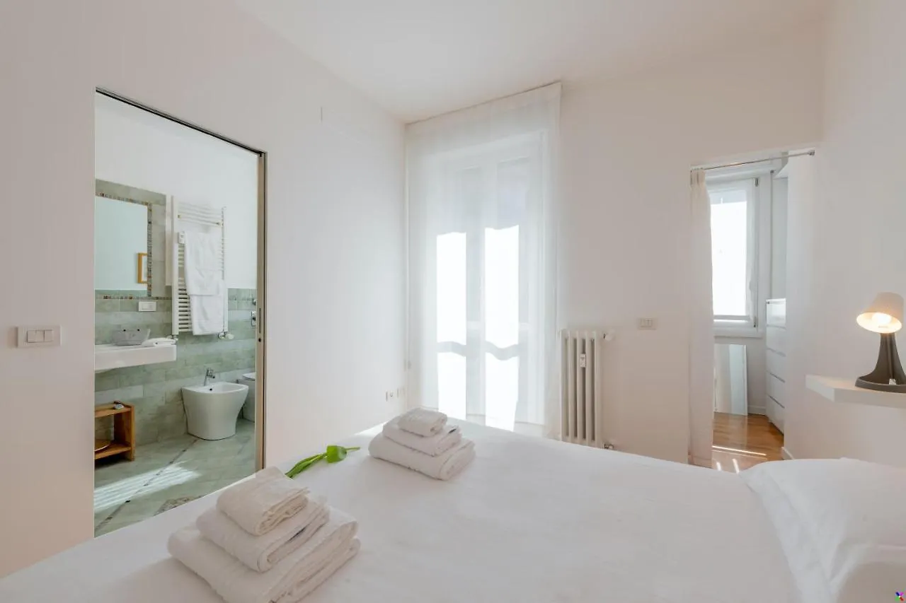 Bnbutler - Verona 12, Porta Romana District Milan 0*,  Italy